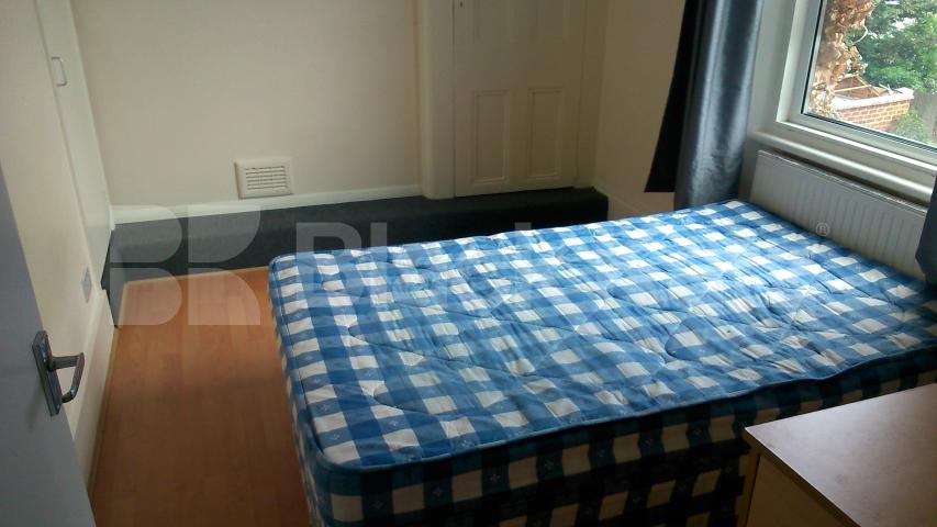 			NEW INSTRUCTION, 3 Bedroom, 1 bath, 1 reception Flat			 The Vale, Acton